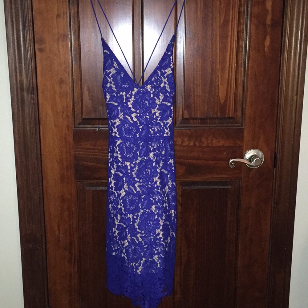 Blue lace backless dress